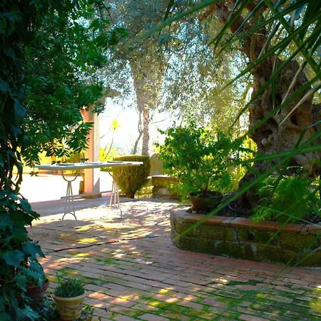 Donna Caterina House, * Pietraperzia